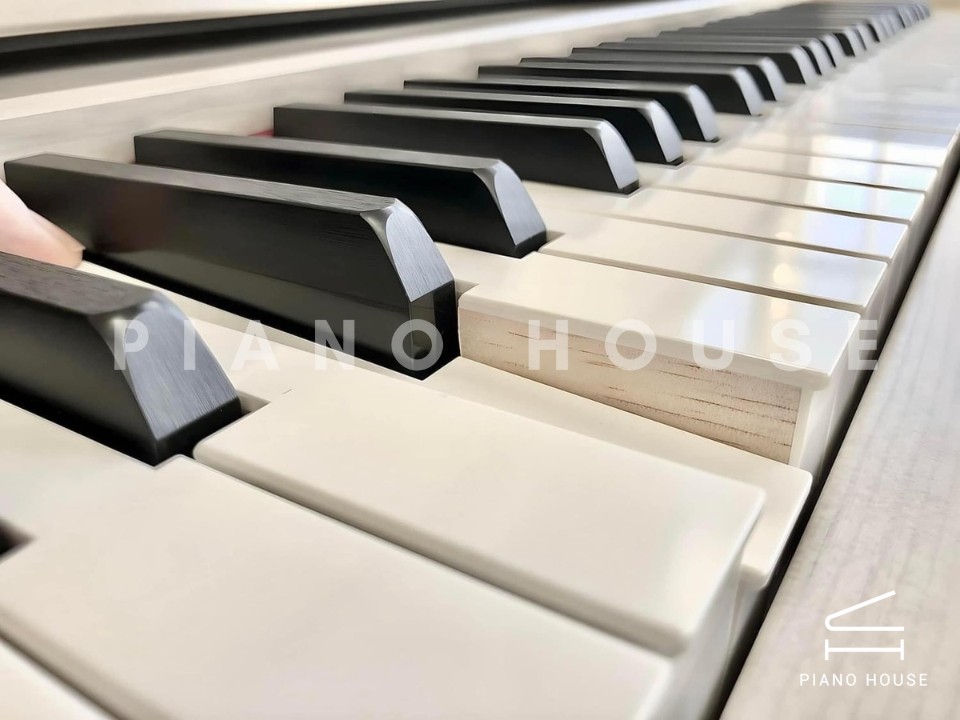 YAMAHA CLP-745 WA (USED)