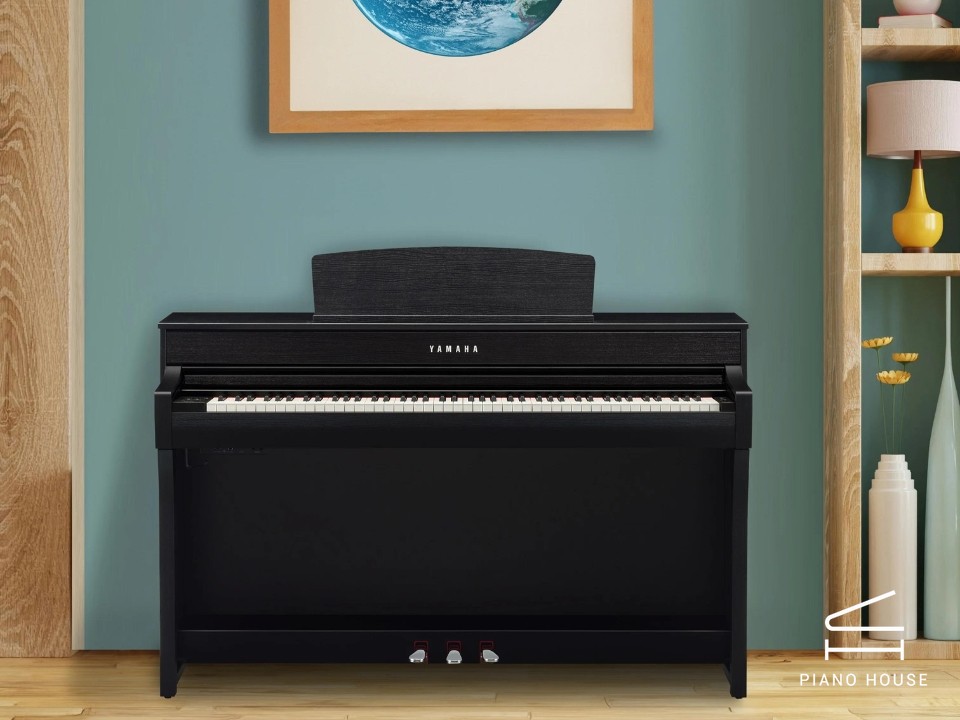 YAMAHA CLP-745 B