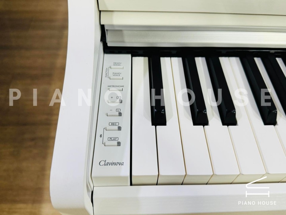 YAMAHA CLP-825 WH