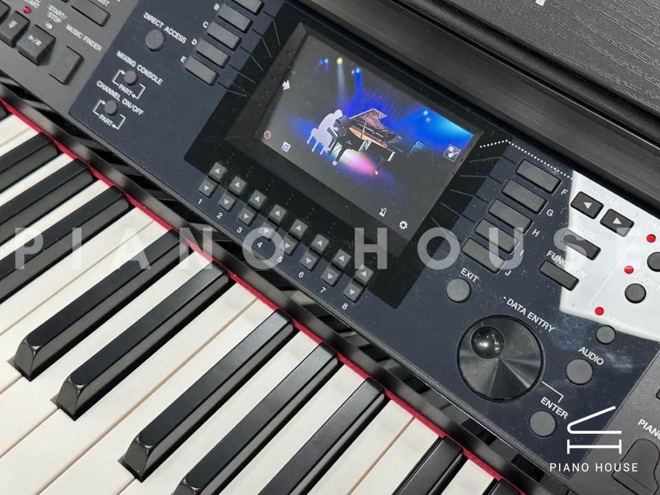 YAMAHA CVP-701 B (USED)