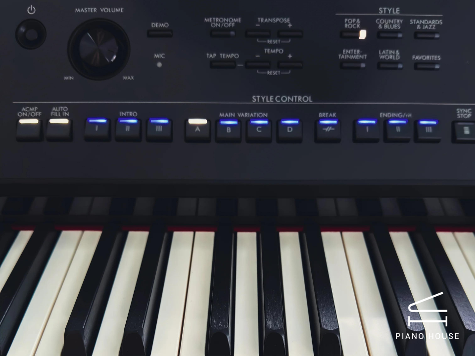 Yamaha CVP-909 B