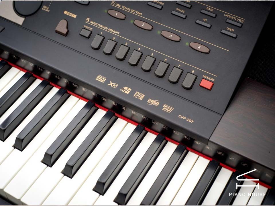 YAMAHA CVP-207 R