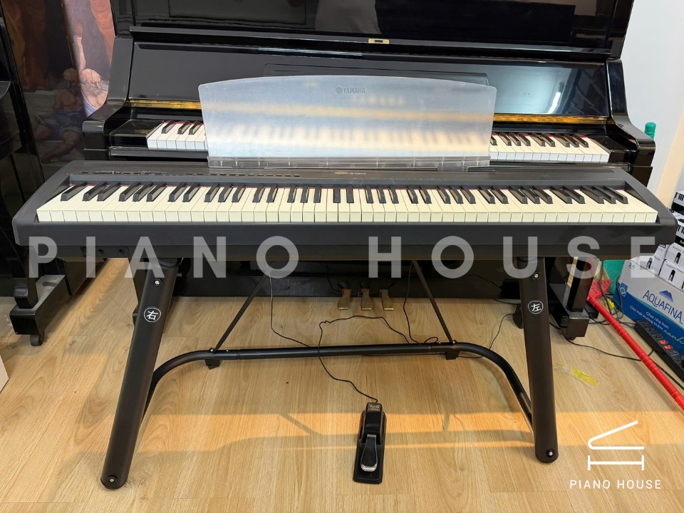 YAMAHA P-95