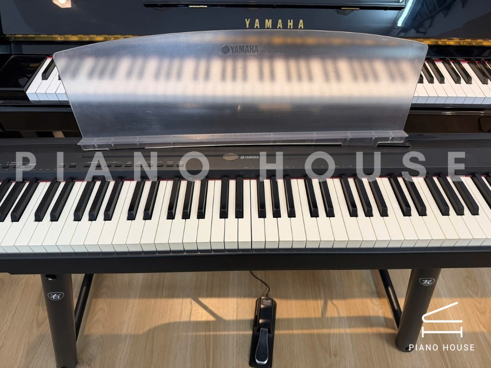 YAMAHA P-95
