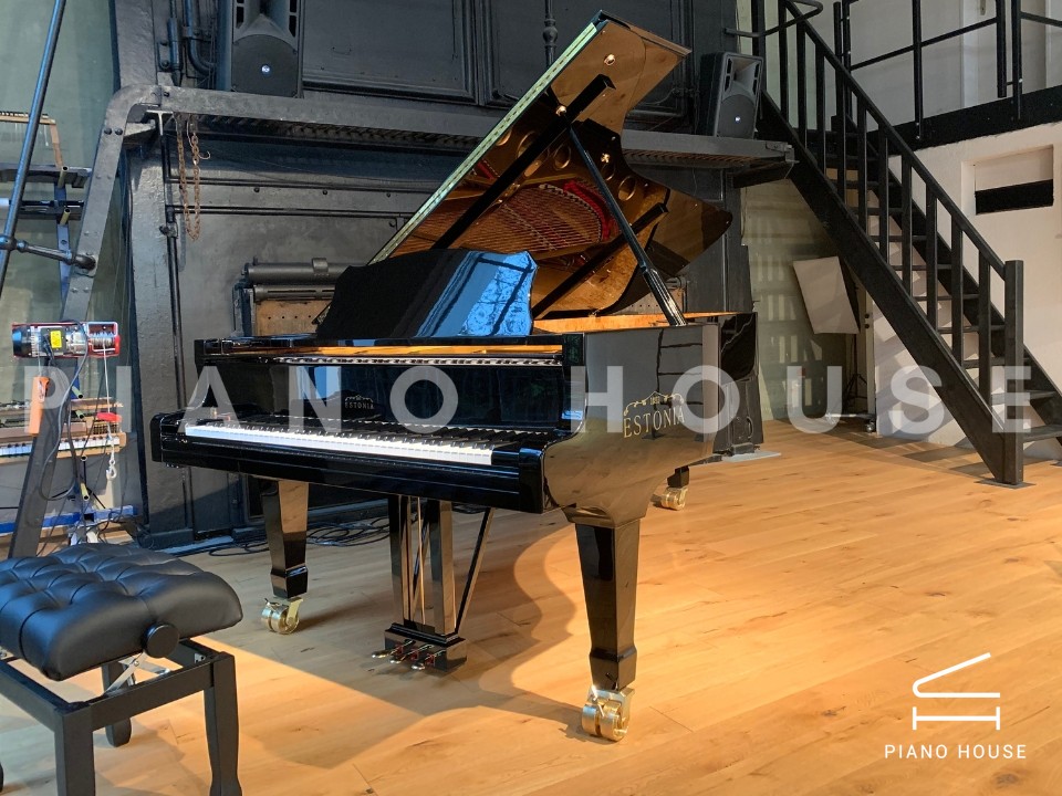 Estonia L274 Concert Grand