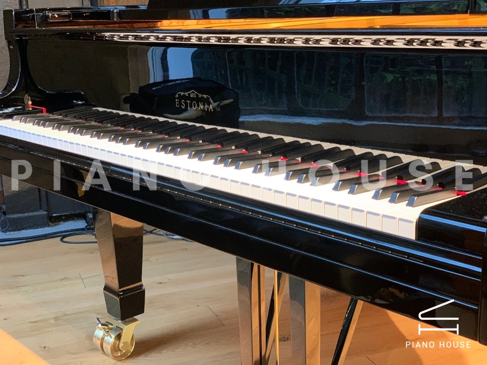 Estonia L274 Concert Grand