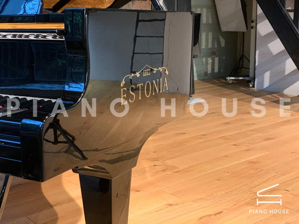 Estonia L274 Concert Grand