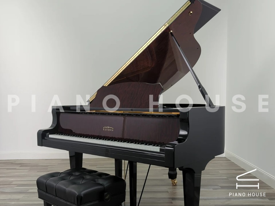 Estonia L168 Hidden Beauty