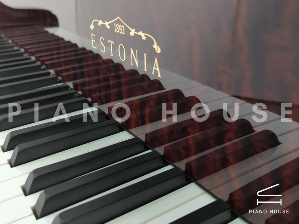 Estonia L168 Hidden Beauty