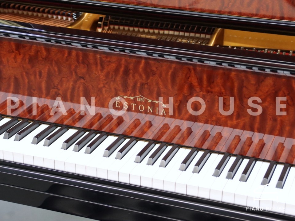 Estonia L168 Hidden Beauty