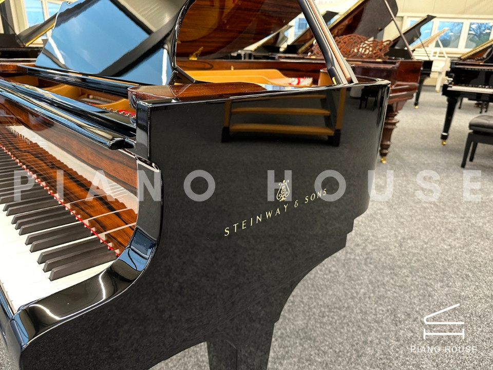 STEINWAY MODEL O-180 (Macassar & Polish Ebony)