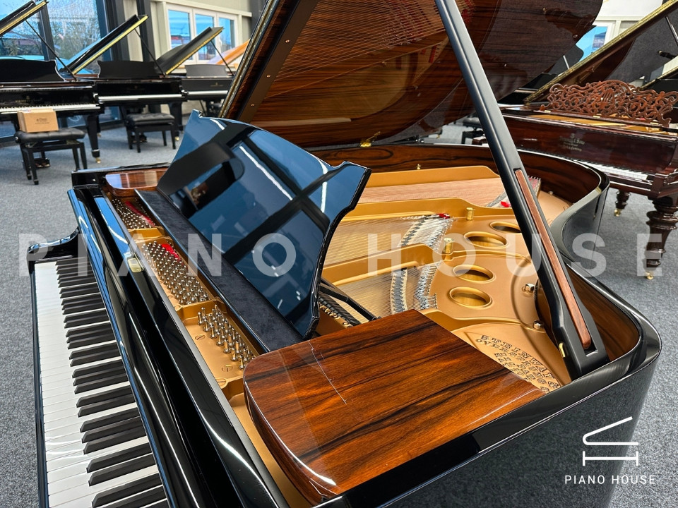 STEINWAY MODEL O-180 (Macassar & Polish Ebony)