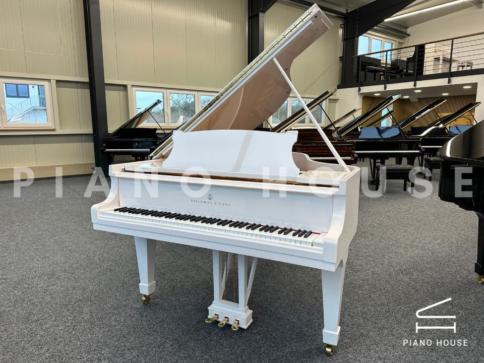 STEINWAY MODEL O-180 (White)
