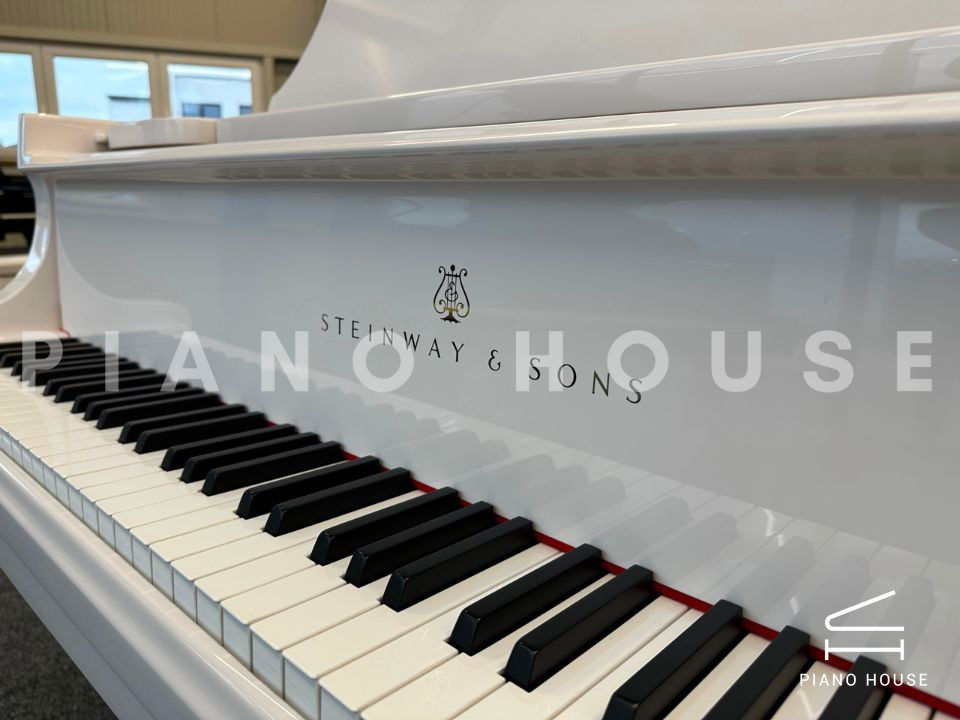 STEINWAY MODEL O-180 (White)