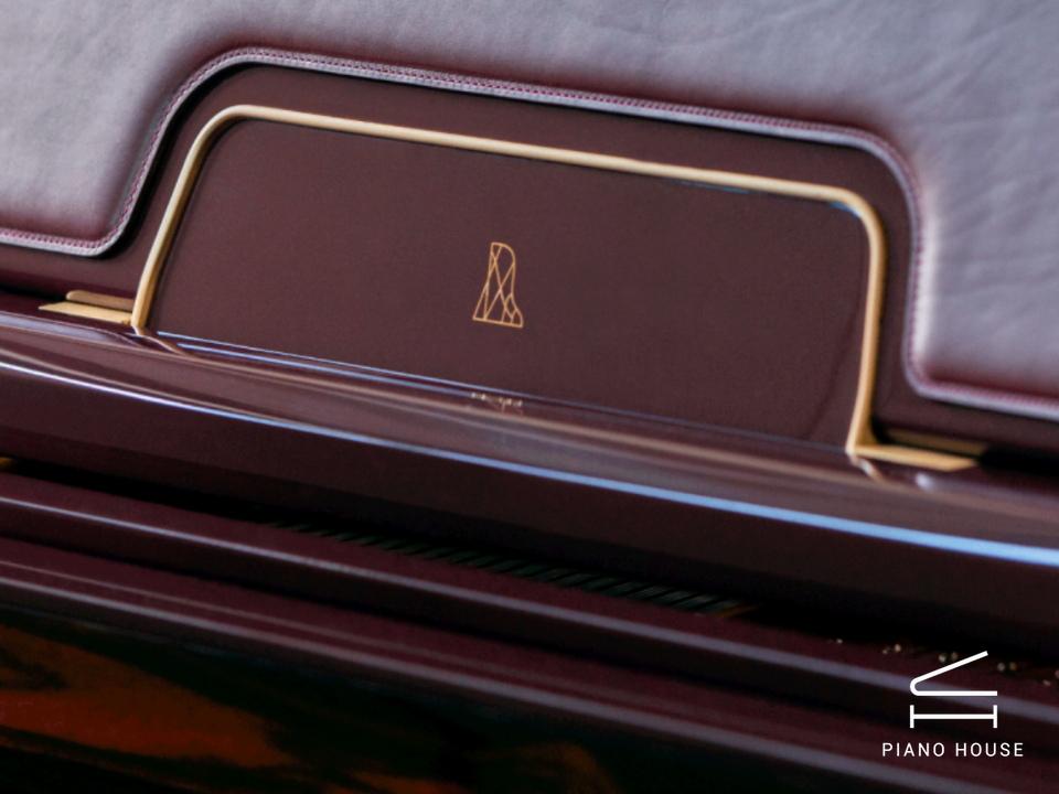 Steinway & Sons Gran Nichetto (The Midnight Red)