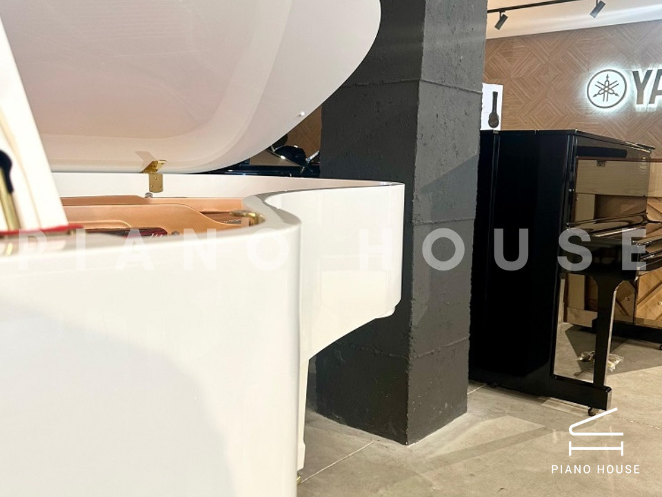 YAMAHA C6 PWH (USED)