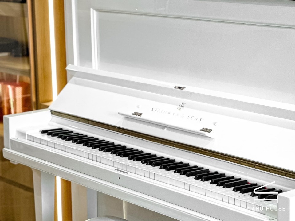 STEINWAY K-132 WH