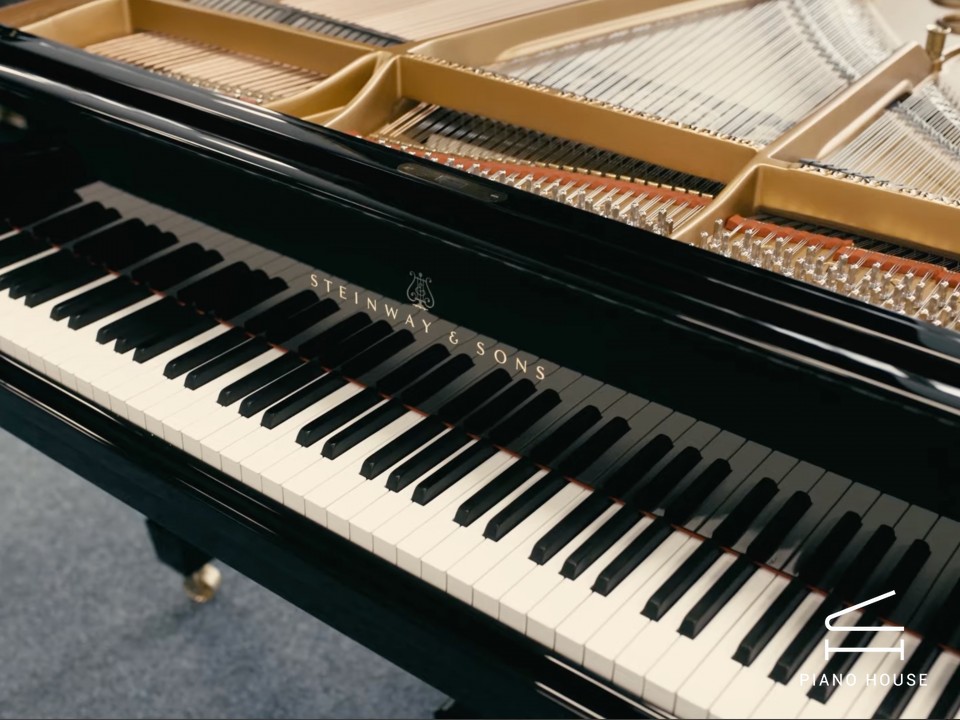 STEINWAY M-170