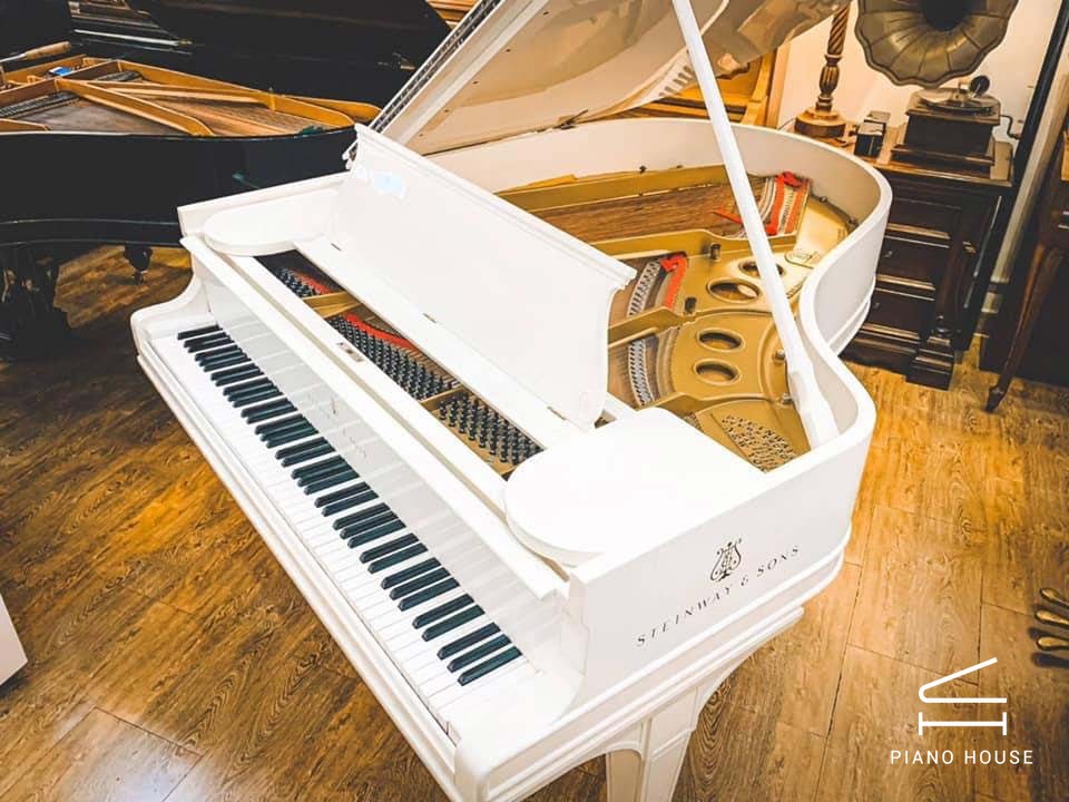 STEINWAY MODEL O (Trắng)