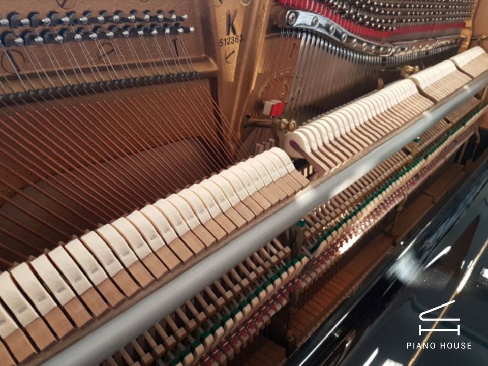 STEINWAY V-125