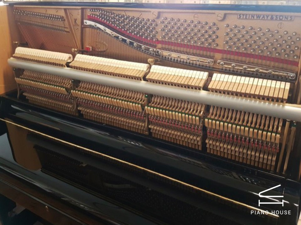 STEINWAY V-125
