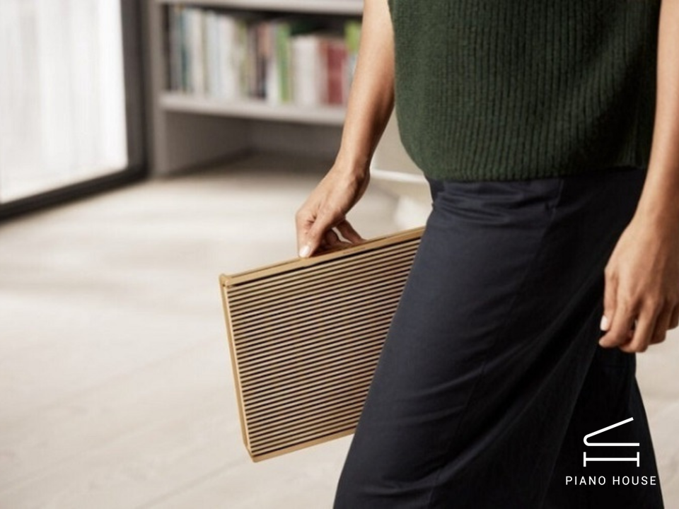 Loa B&O Beosound Level Gold Tone / Light Oak