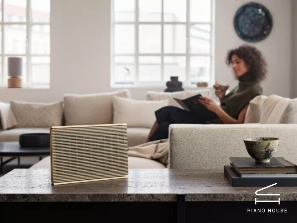 Loa B&O Beosound Level Gold Tone / Light Oak