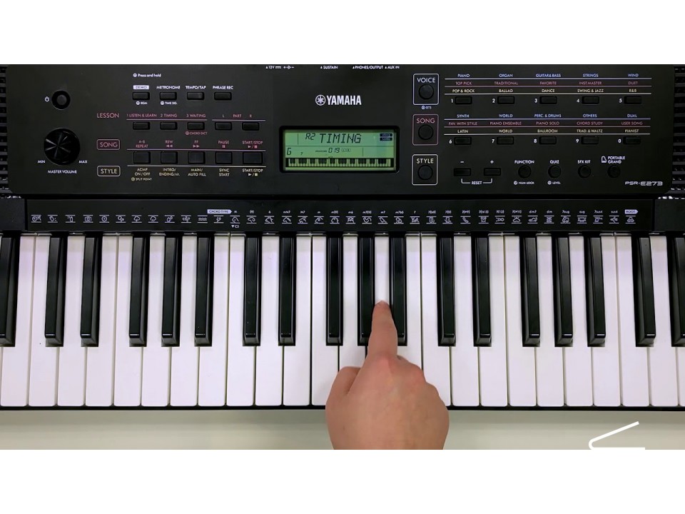 Yamaha PSR E273