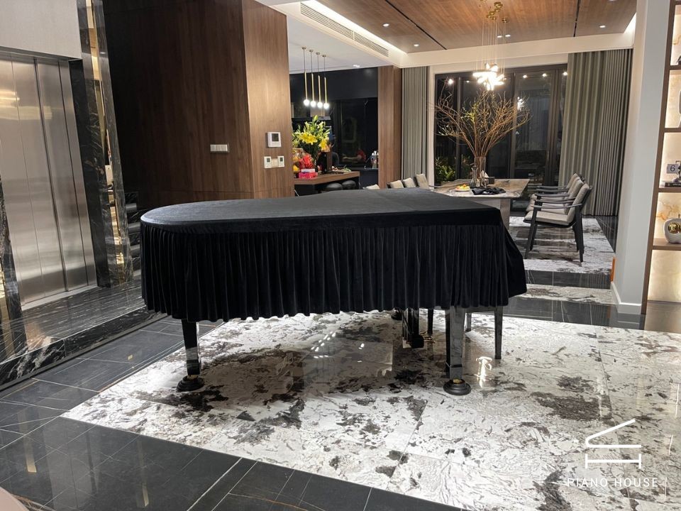 Khăn Phủ Grand Nhung Đen Xếp Ly