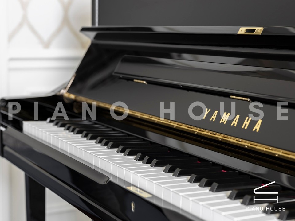 YAMAHA U1 PE (Used)