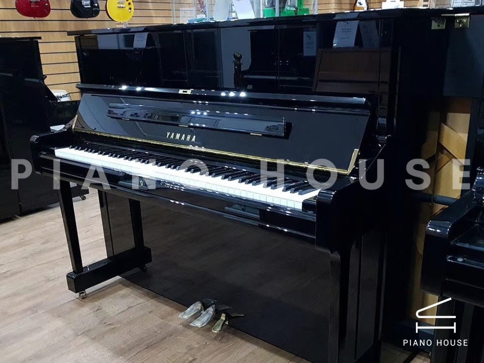YAMAHA U1 PE (Used)