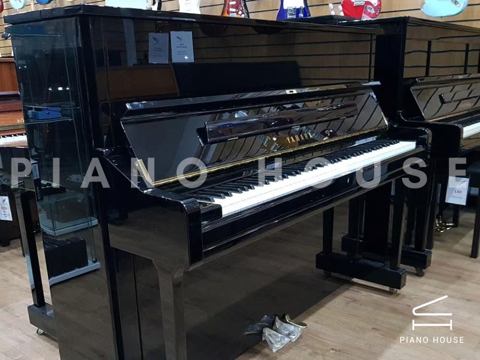 YAMAHA U1 PE (Used)
