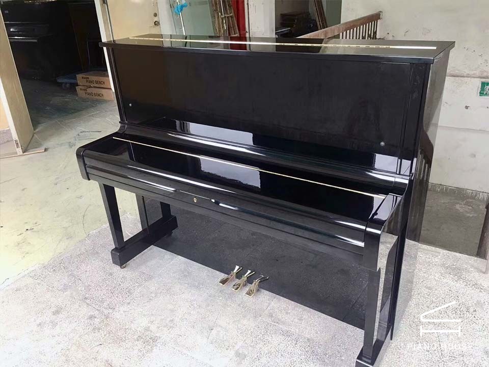YAMAHA U1M