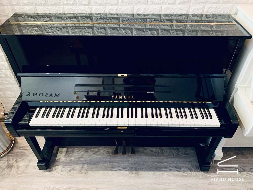 YAMAHA U1M