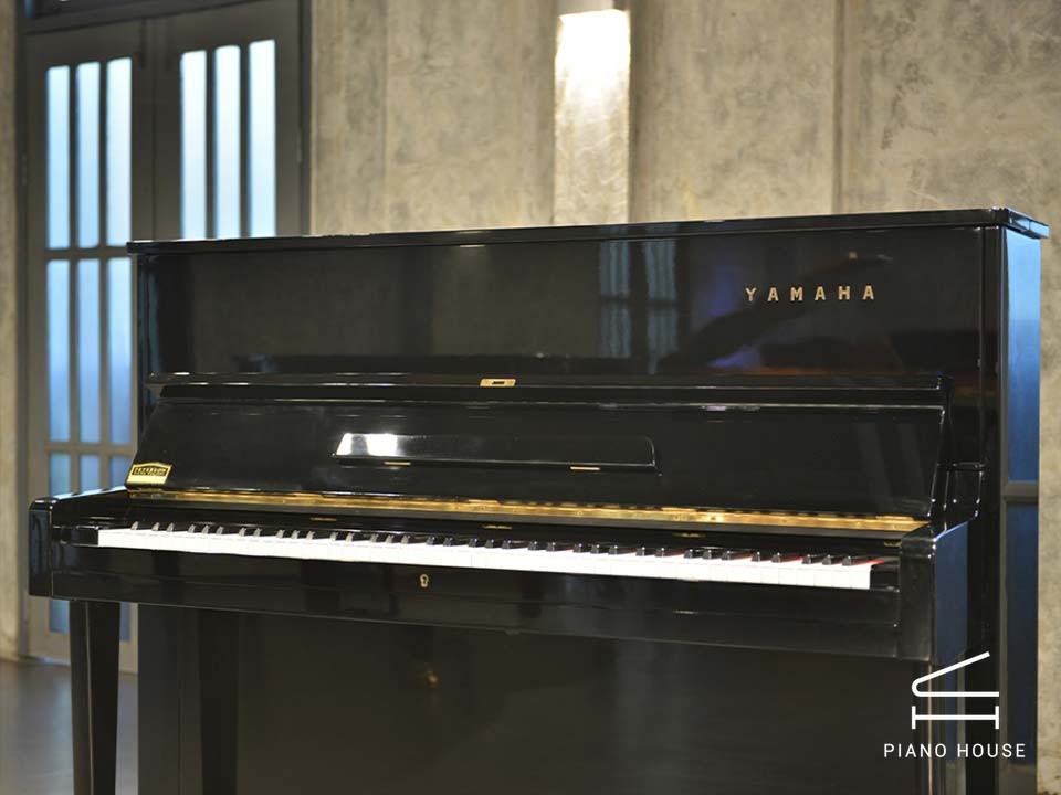 YAMAHA U1D
