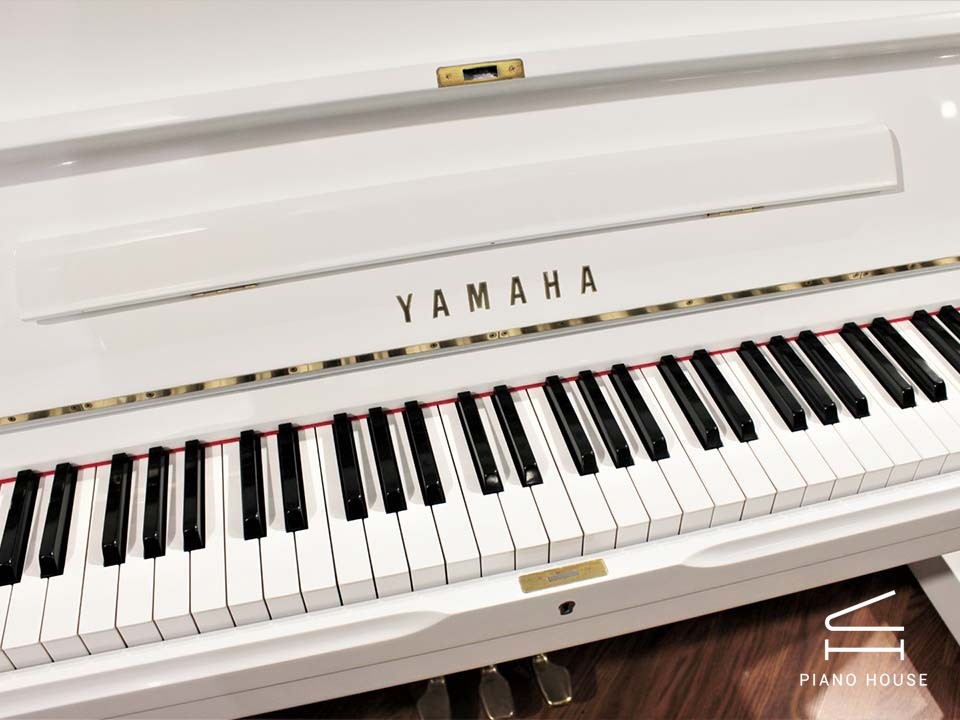 YAMAHA U1 Wh