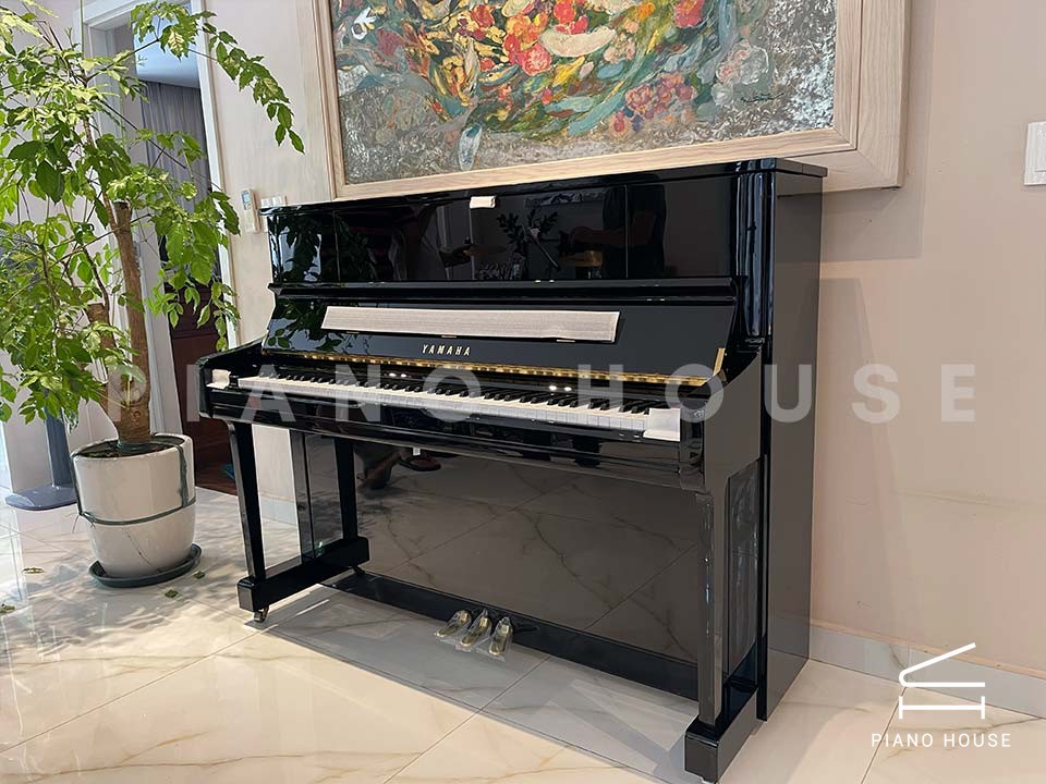 YAMAHA U1J PE