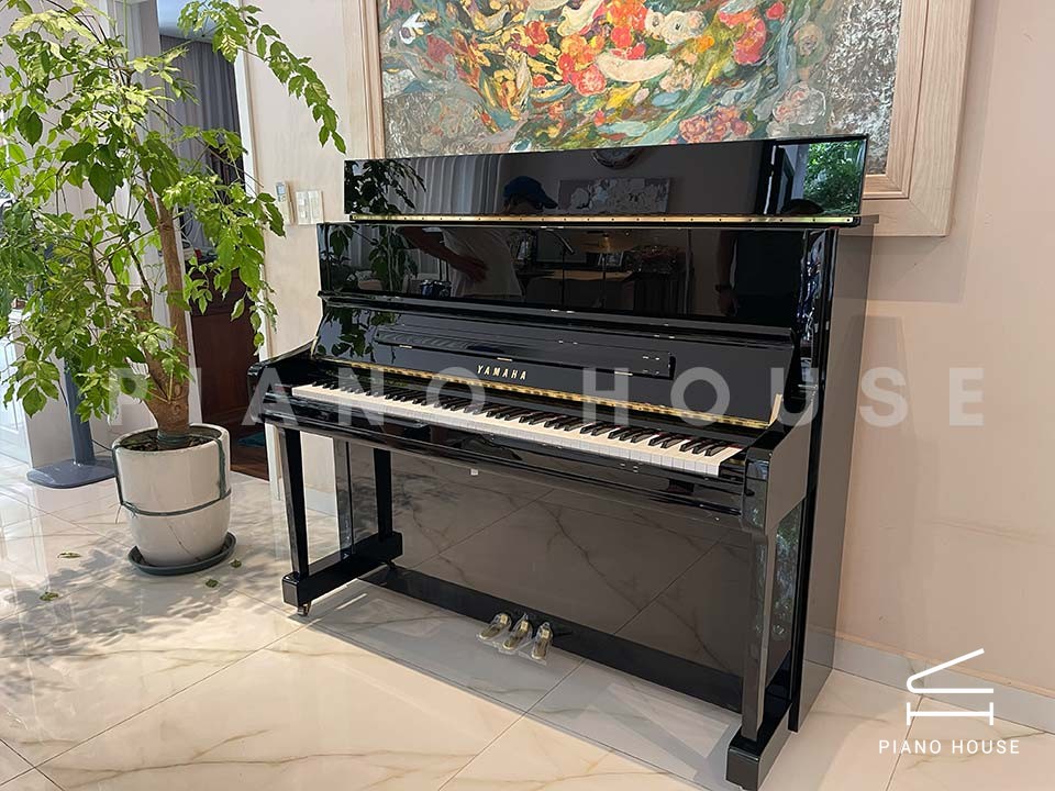 YAMAHA U1J PE