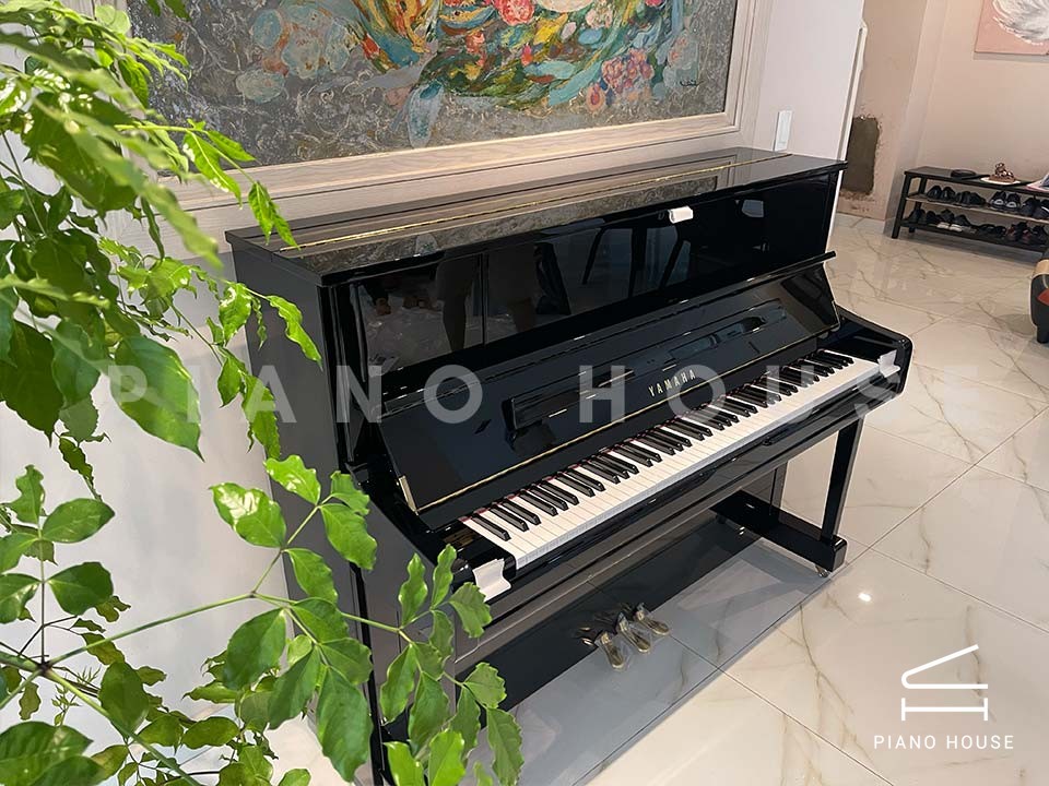 YAMAHA U1J PE
