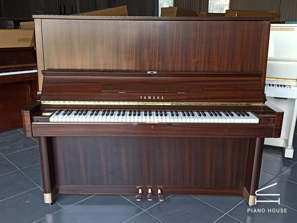 YAMAHA U5