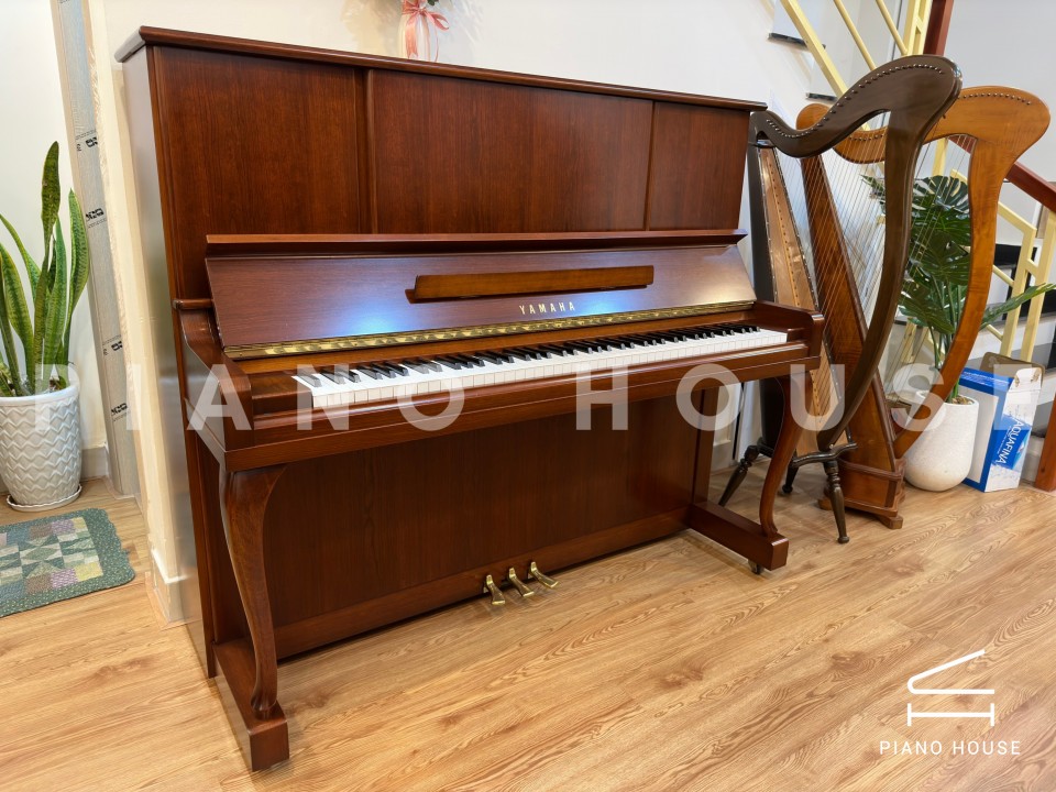 YAMAHA U30 ChC