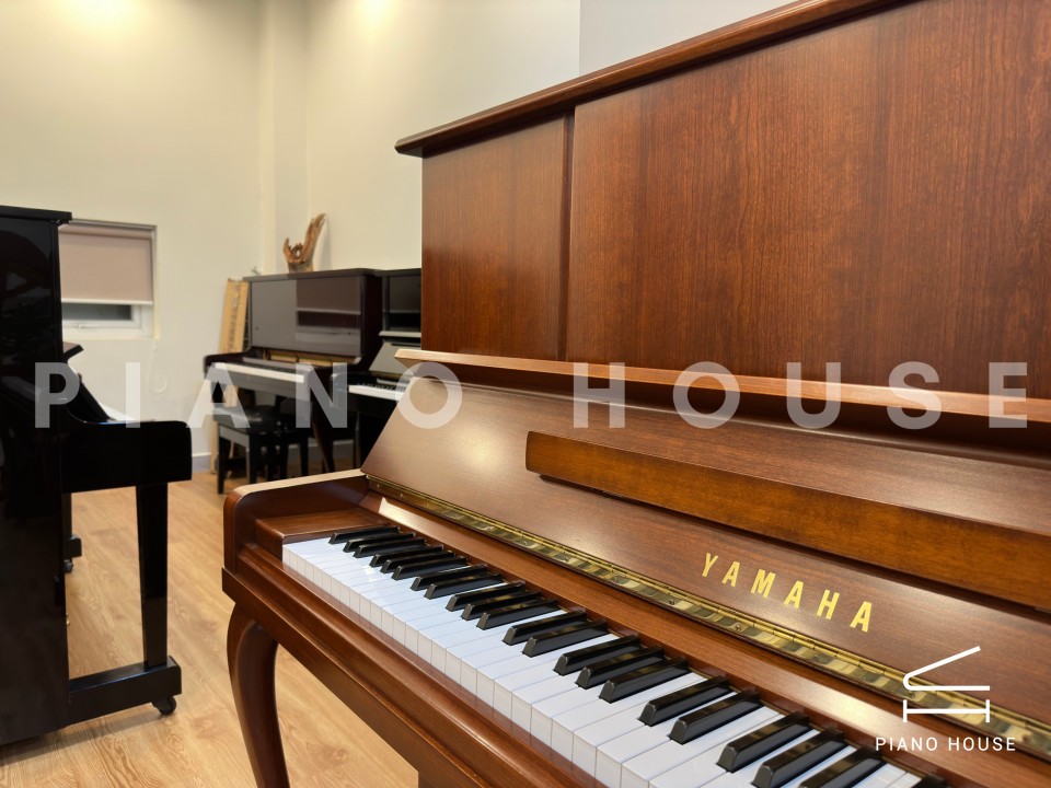 YAMAHA U30 ChC