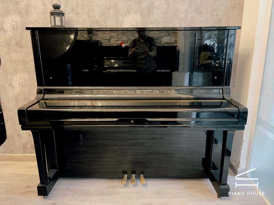 YAMAHA U3M