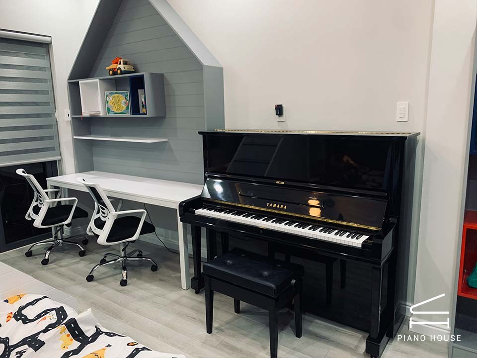 YAMAHA U3E
