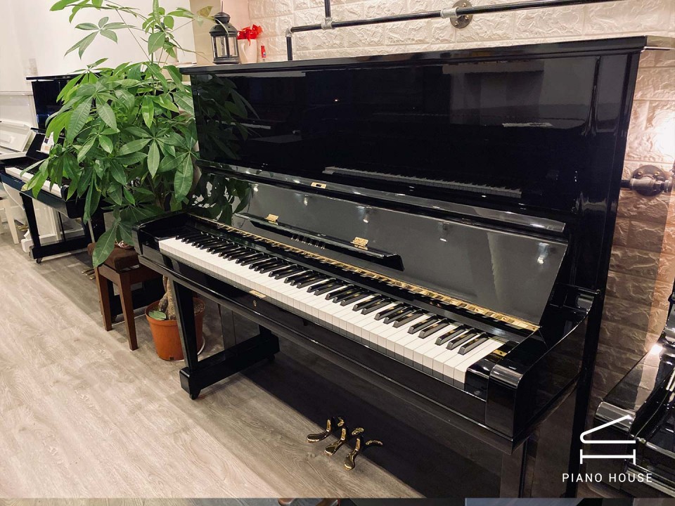 YAMAHA U3E