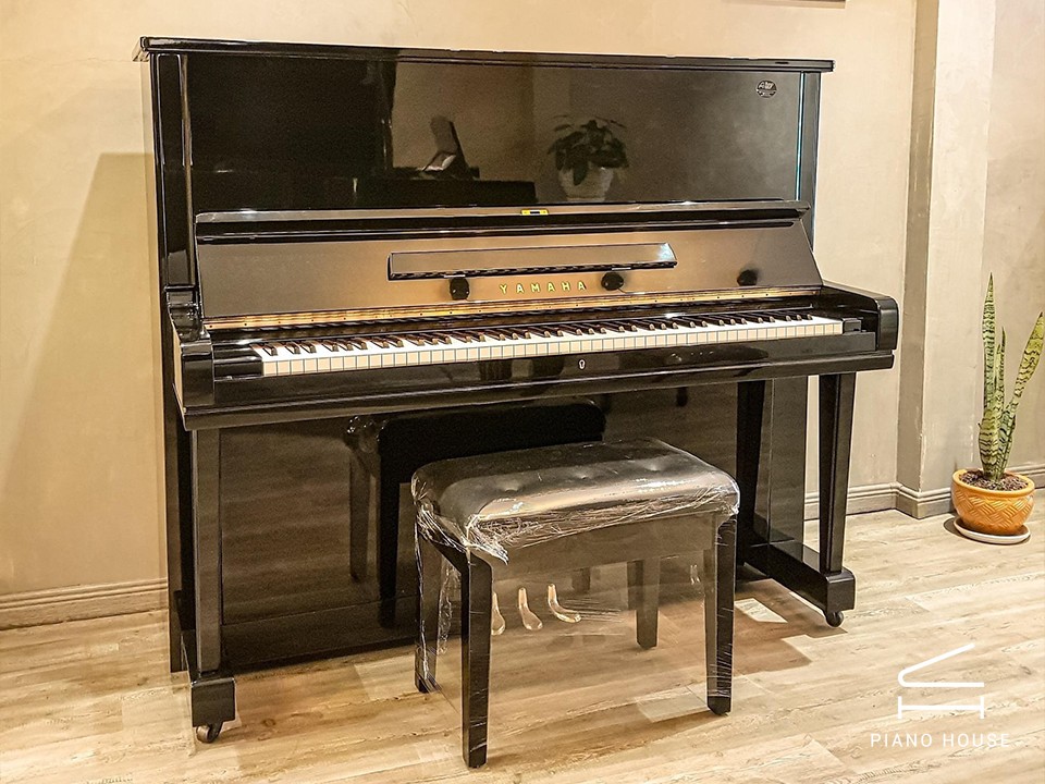 YAMAHA U3F