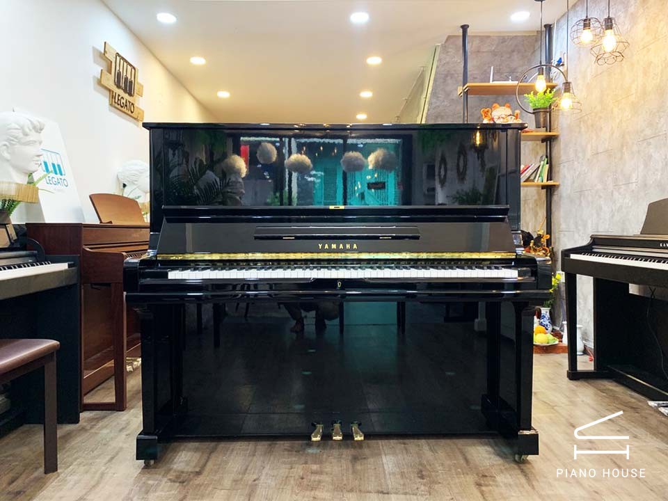 YAMAHA U3M