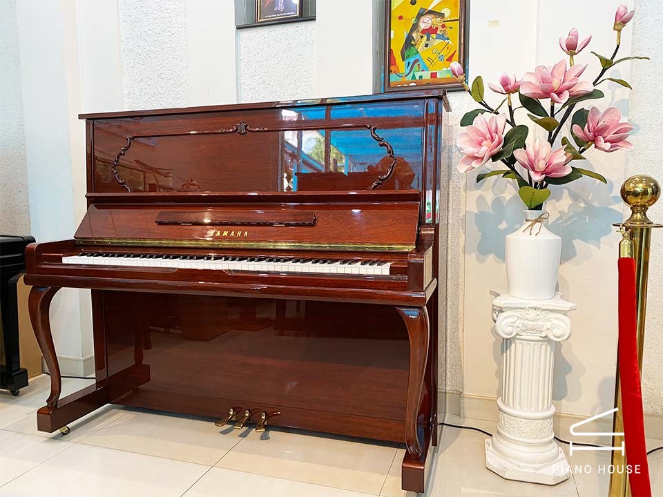 YAMAHA U300MhC