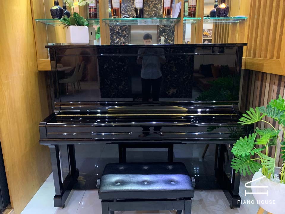 YAMAHA U30A