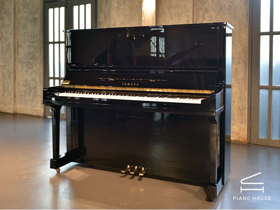 YAMAHA U30BL Disk Player